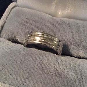EUC 14K White Gold Wedding Band